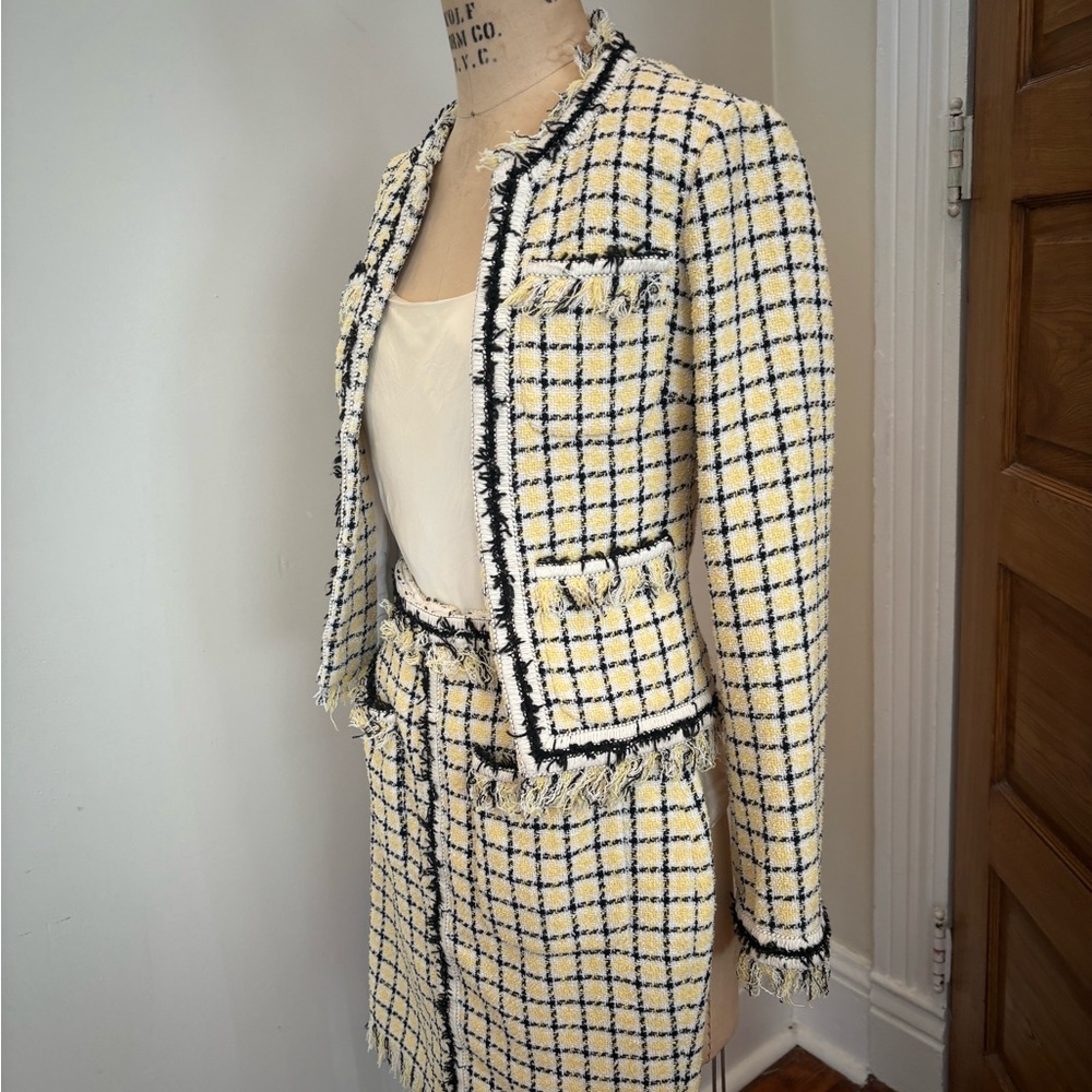 MSGM yellow/black Suit
cotton
tweed
frayed
four front pocket
full lining
cropped